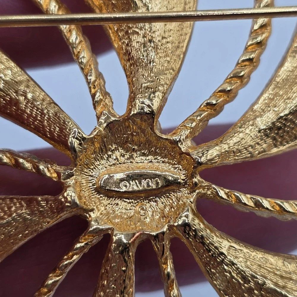 Avon Vintage Gold Tone Heart Pinwheel Brooch Rhinestone Sunburst Pin Signed